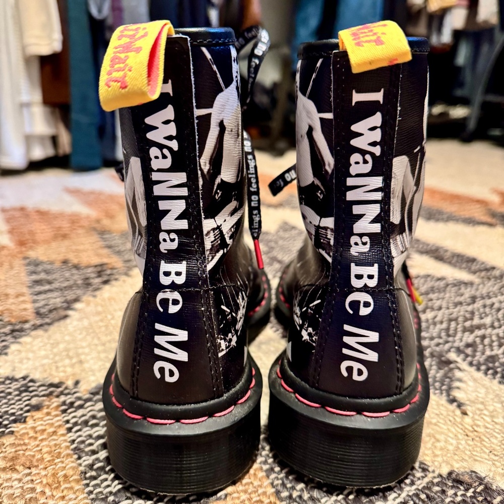 Dr. Martens (Doc Martens) - Sex Pistols "I Wanna Be Me" Black Boots (Size 6 US)